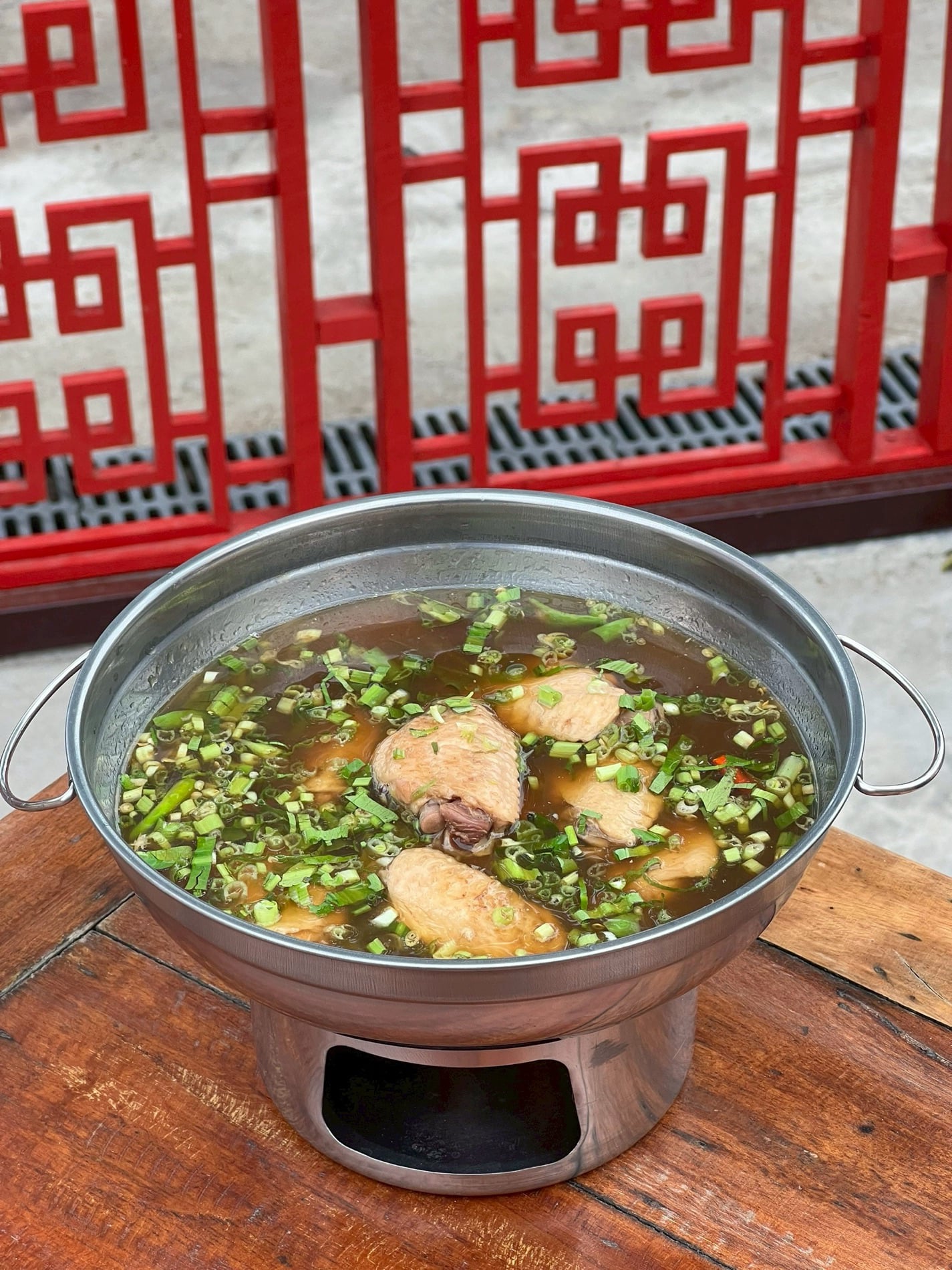 ซุปเปอร์ปีกไก่น้ำดำหม้อไฟ